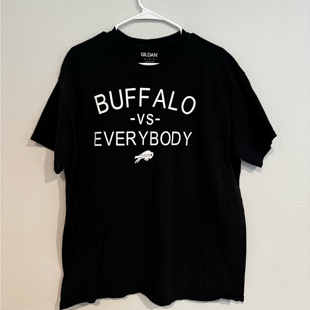 Gildan Black Buffalo vs Everybody Men's Shirt